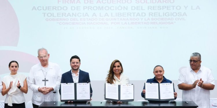 Firma Mara Lezama Acuerdo Solidario para la Promoción del Respeto y la Tolerancia Religiosa