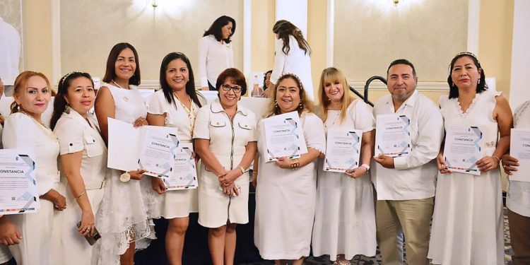 Se gradúan docentes de diplomados de educación especial