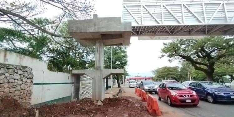 SOTOP retoma trabajos en puente peatonal a la altura de la UJAT