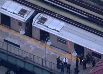 Al menos un muerto y cinco personas heridas tras tiroteo en el metro de Nueva York