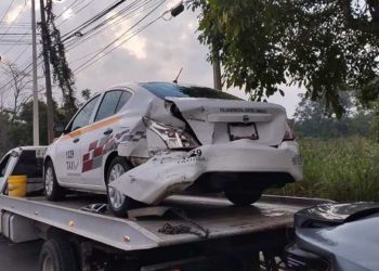Cinco vehículos involucrados en carambola en el cruce de Ruiz Cortines