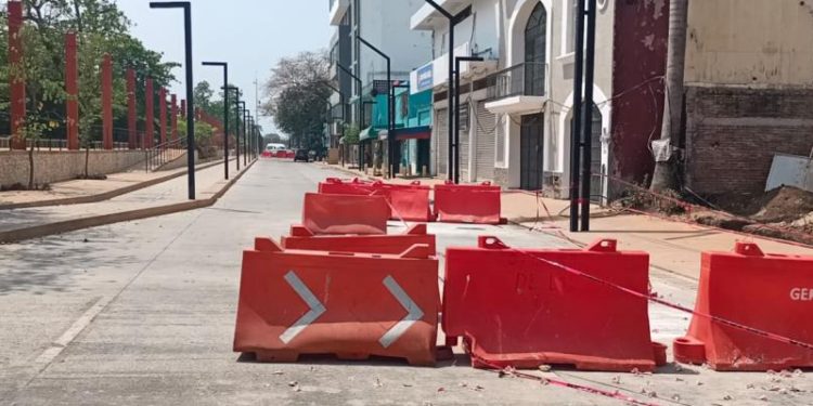 Repavimentación del Malecón «Carlos A. Madrazo» concluye tras trabajos de reparación de fuga de agua