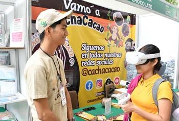 Presenta Cacha Cacao parte de su experiencia inmersiva en la FIL UJAT 2024