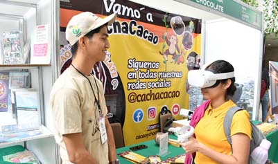 Presenta Cacha Cacao parte de su experiencia inmersiva en la FIL UJAT 2024