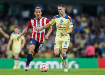 Chivas gana 3-2 al América en el Estadio Azteca