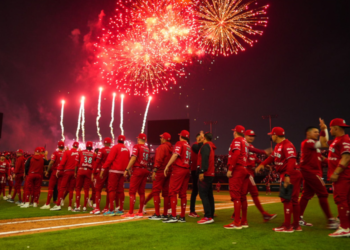 Diablos Rojos vencen 8-5 a los Yankees de Nueva York