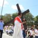 Fieles católicos celebran el viernes santo