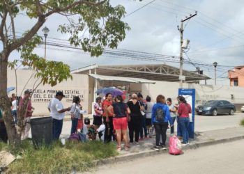 Problema de energía eléctrica afecta escuela primaria en Fraccionamiento Olmeca durante años