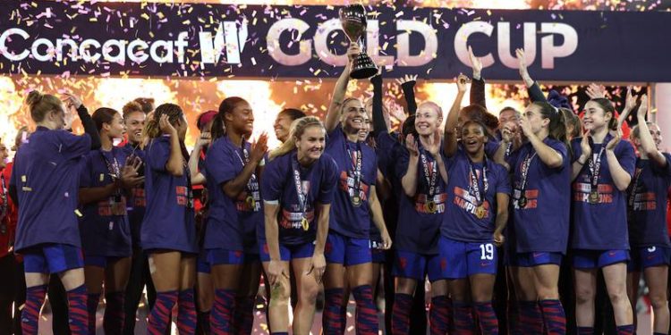 Selección femenil de Estados Unidos gana la Copa Oro W tras vencer 1-0 a Brasil