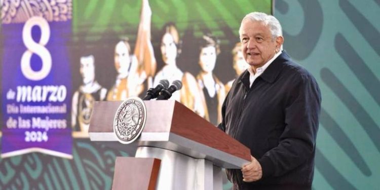 AMLO pide a las mujeres hacer marcha pacífica este 8 de Marzo