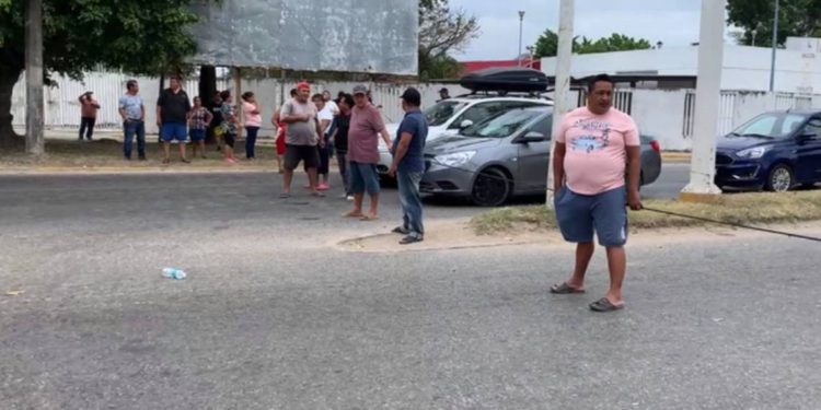 Protesta en Casa Blanca: Cierre del Periférico por falta de energía