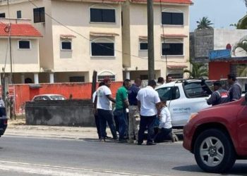 Ejecutan a 2 y hieren a otro en asalto a camioneta en Paraíso