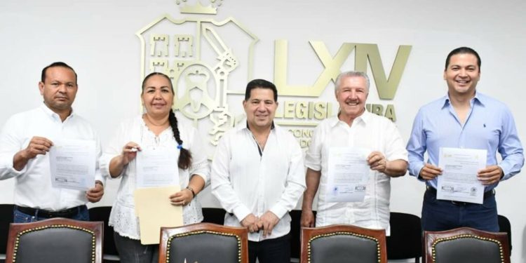 Diputados locales piden licencia para participar en campañas