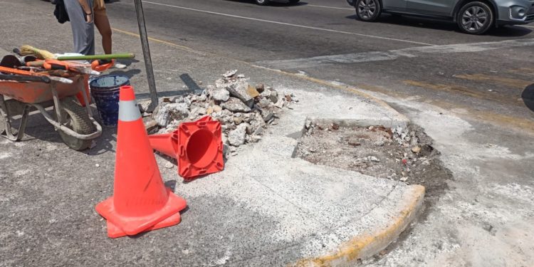 Centro mejora accesibilidad: Construyen rampas para PCD en Paseo Tabasco y Ruiz Cortines