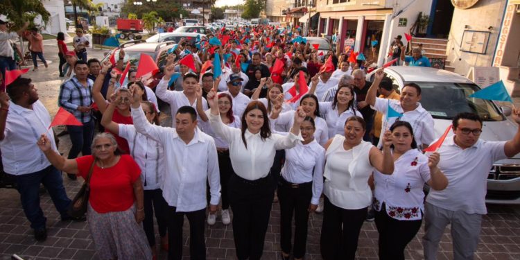 Fernanda Alvear va con Fuerza y Corazón por Puerto Morelos