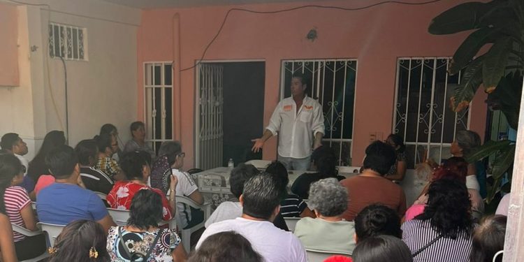 Constata Roberto Palazuelos denuncias de vecinos de las regiones de Cancún