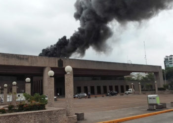 Vocero del Gobierno niega quema de documentos en incendio administrativo