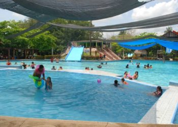 Alta afluencia de visitantes en Balneario ‘Los Delfines’ durante el Sábado de Gloria