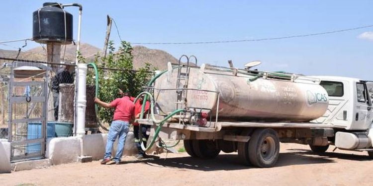 Prepararán 20 pipas para abastecer de agua potable, señala alcaldesa de Centro