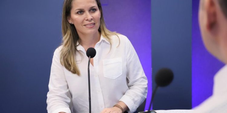 María Inés de la Fuente confía en el árbitro electoral durante su registro como candidata de MC al gobierno de Tabasco