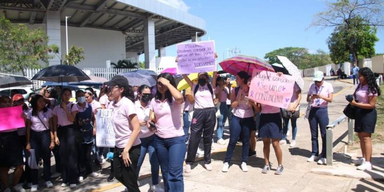 Manifestación en la UJAT de Cunduacán por caso de acoso sexual