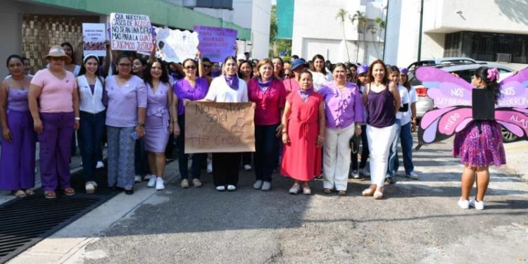 Voluntariado UJAT marcha a favor de la equidad de género