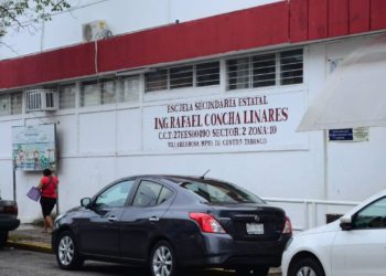 Maestros de la Escuela ‘Rafael Concha Linares’ protestan en Villahermosa
