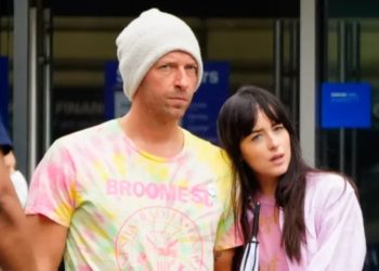 Dakota Johnson y Chris Martin anuncia su compromiso tras 6 años de romance