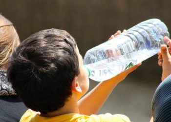 Emite salud recomendaciones para prevenir deshidratación