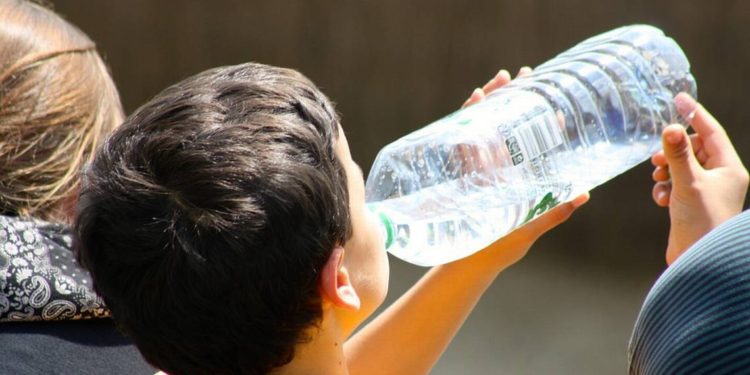 Emite salud recomendaciones para prevenir deshidratación