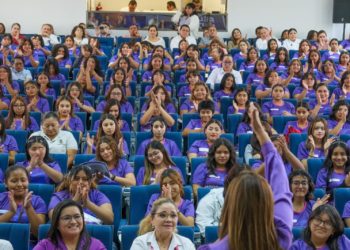 Rinden protesta Redes de Mujeres Jóvenes “Faros de Luz”