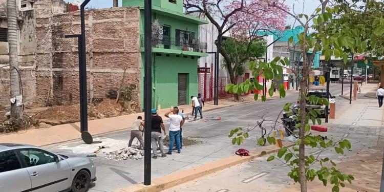 Comienzan trabajos de demolición en nuevo malecón para reparar fuga de agua