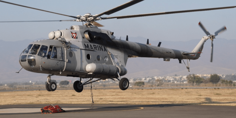 Al menos tres elementos navales murieron al caer helicóptero de la SEMAR