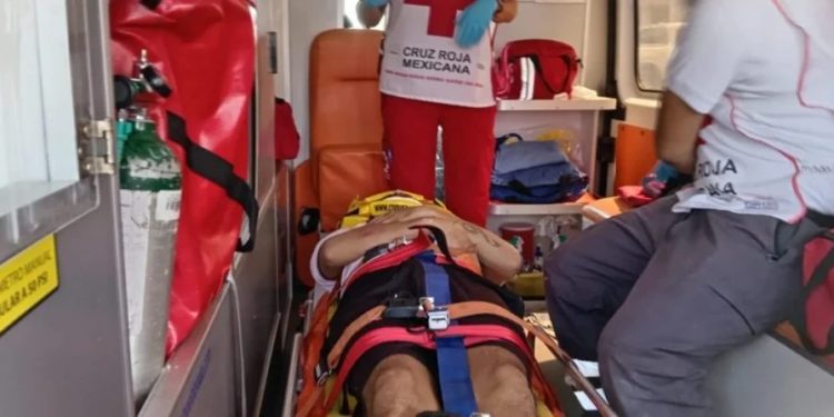 Hombre cae de tercer piso de un edificio en Cancún