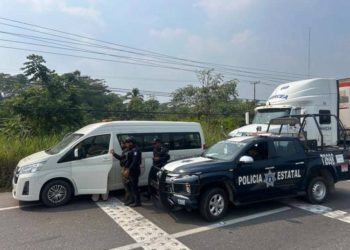 Rescatan a 17 migrantes en la carretera Frontera-Villahermosa
