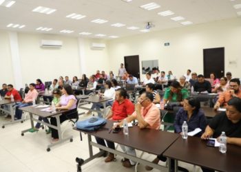 Archivistas, responsables del resguardo, organización y transparencia de historia documental