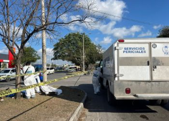 Motociclista pierde la vida al impactar se contra un poste en Av Kabah