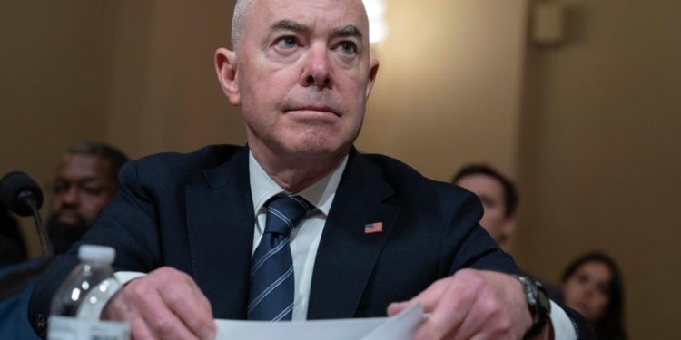 Rechaza senado de EU juicio político contra Alejandro Mayorkas