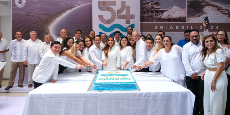 Celebran 54 años de aniversario de Cancún