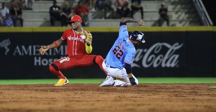 Águila de Veracruz vencen 5-2 a los Tigres de Quintana Roo en el Beto Ávila