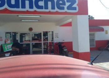Asaltan sucursal de Súper Sánchez en la colonia Atasta de Centro; vaciaron la caja