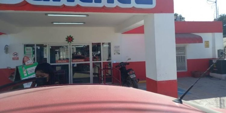 Asaltan sucursal de Súper Sánchez en la colonia Atasta de Centro; vaciaron la caja