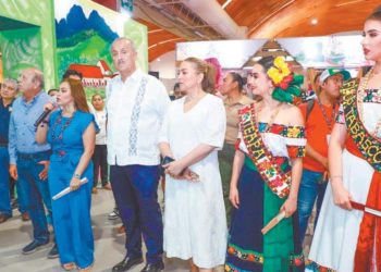 Inaugura Carlos Merino stand de Teapa; Sultana de la Sierra muestra sus bellezas naturales