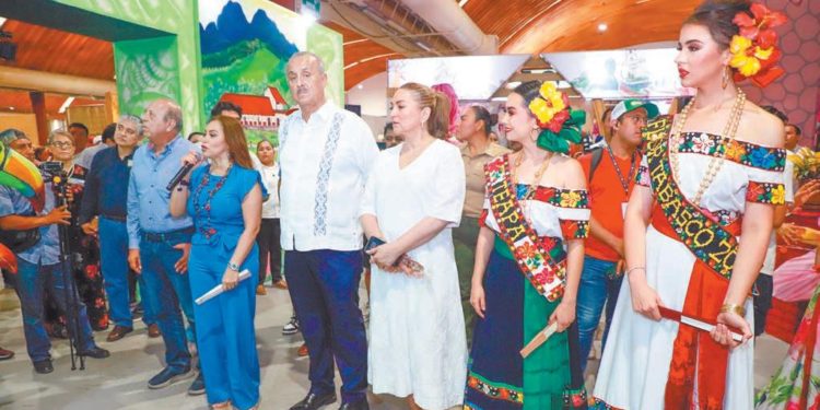 Inaugura Carlos Merino stand de Teapa; Sultana de la Sierra muestra sus bellezas naturales