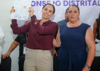 RECIBE ANA PATY PERALTA CONSTANCIA DE CANDIDATA A LA PRESIDENCIA MUNICIPAL DE BJ