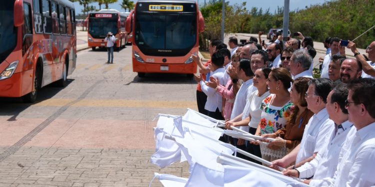 Se renueva parque vehicular de Cancún con 100 unidades modernas de transporte público