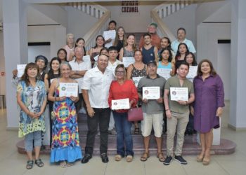 La Fundación de Parques y Museos de Cozumel premió a los ganadores del concurso pictórico “Maravillas de la Naturaleza 2024”