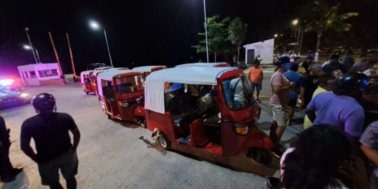 Mototaxista de Cozumel desaprueban la llegada de más vehículos a la isla