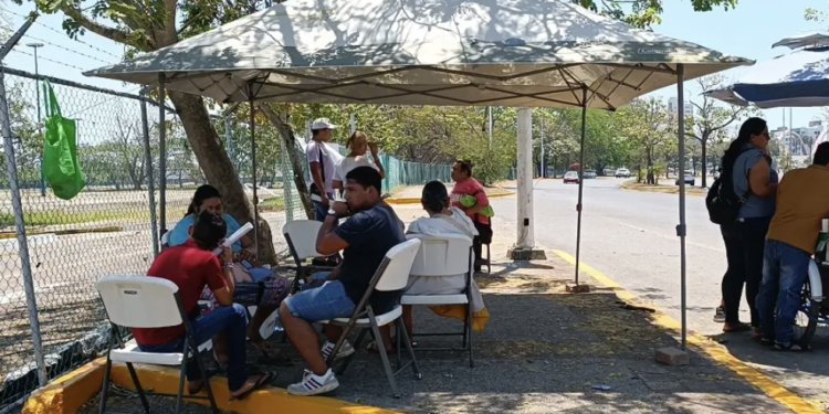 Feria Tabasco 2024: ¡Porras acampan previo a la Imposición de Bandas!