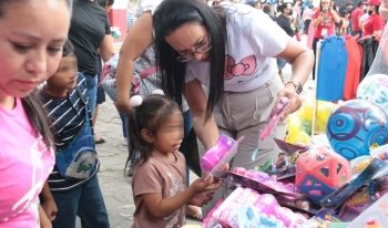 En su día, Hospital del Niño festeja a reyes del hogar con juguetes y concursos